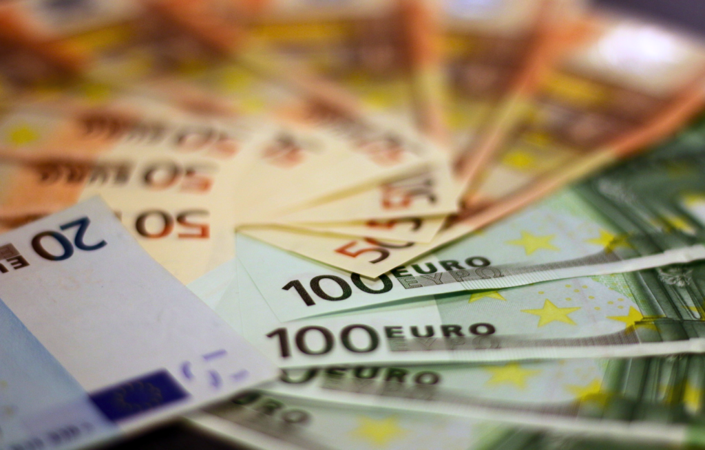 Step-by-Step Guide: How to start making money online? 24 pexels-pixabay-259100